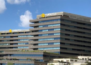 Turkcell'de Rus patron hangi AKP'li isimlerin değişmesini istedi?
