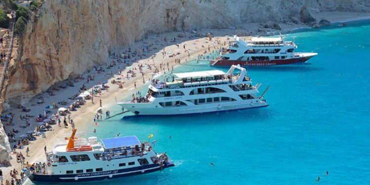 Türkiye'den İtalya'ya göçmen taşıyan çete yakalandı