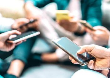 Türkiye’de yaşayanlar günde kaç saat akıllı telefonlarına bakıyor?