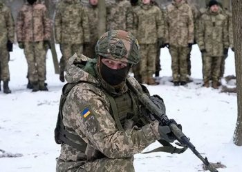 Ukrayna krizi: ABD'den sonra  İngiltere de büyükelçilik personelini geri çekiyor