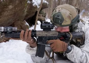 Ukrayna krizi: İngiltere büyükelçilik personelini geri çekmeye başladı