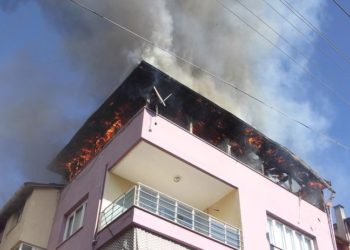 Uzman çavuş evinde çıkan yangında hayatını kaybetti