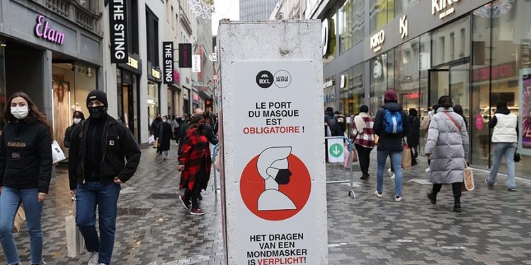 Uzmanlar Omicron varyantı nedeniyle sürü bağışıklığının kazanılmasını beklemiyorlar