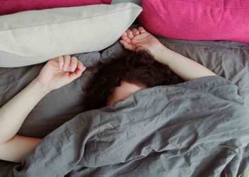 Uzmanı uyardı: Sabahları fazla uyuma isteği 'koronasomnia' işareti olabilir