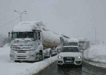 Vali Yerlikaya: Bolu yönüne doğru gitmek isteyen sürücülere izin vermiyoruz