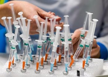 WHO: Omicron'un yayılması mRNA aşılarının etkililik oranını düşürüyor