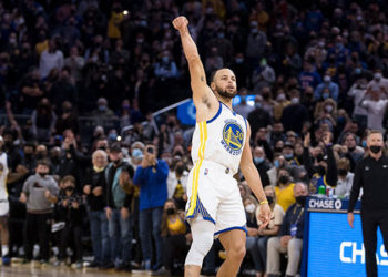 Warriors, Rockets'ı Curry'nin son saniye basketiyle yendi