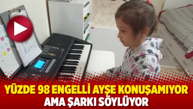 Yüzde 98 engelli Ayşe konuşamıyor ama şarkı söylüyor