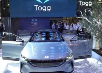 Yandaş yazar: Yerli otomobilin hilal bıyığı olduğunu fark ettim, kurt gözleri de varmış