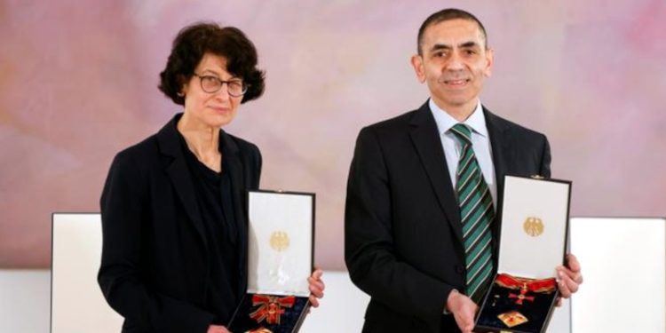 Yeni euro banknotlarında Şahin ve Türeci'nin resimlerinin kullanılması önerildi