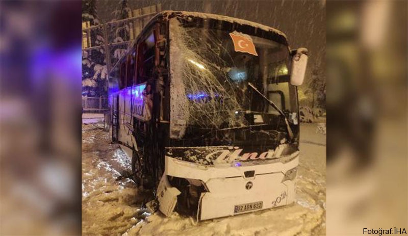 Yolcu otobüsü kaza yaptı: 30 yaralı