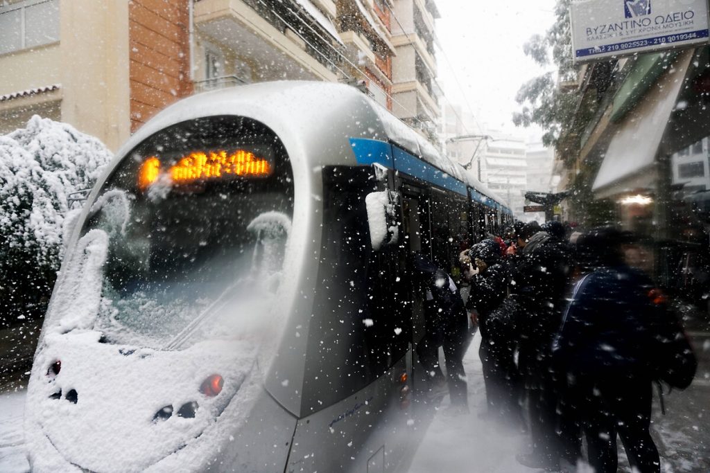 Yunanistan’da yolda kalan araç sahiplerine 2 bin euro