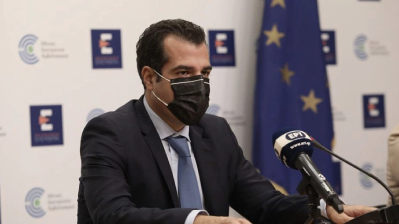 Yunanistan, 31 Mart'a kadar aşılanmayan sağlık çalışanlarını işten çıkaracak
