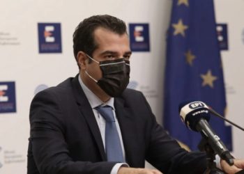 Yunanistan, 31 Mart'a kadar aşılanmayan sağlık çalışanlarını işten çıkaracak