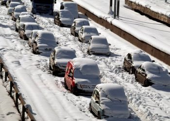 Yunanistan Başbakanı Miçotakis kar krizi için özür diledi
