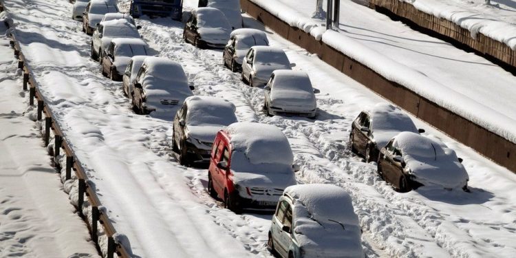 Yunanistan Başbakanı Miçotakis kar krizi için özür diledi