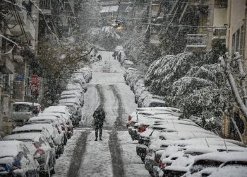 Yunanistan’da devlete ‘özür dile’ çağrısı: Araçların mahsur kaldığı otoyol işletmesinde istifa kararı