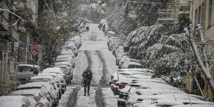 Yunanistan’da devlete ‘özür dile’ çağrısı: Araçların mahsur kaldığı otoyol işletmesinde istifa kararı