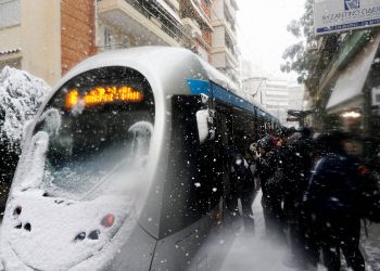 Yunanistan’da yolda kalan araç sahiplerine 2 bin euro