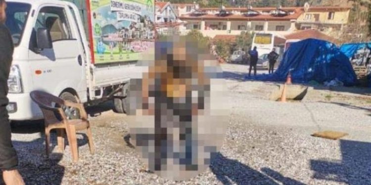 Zabıtayla tartışan seyyar kömürcü kendisini yaktı