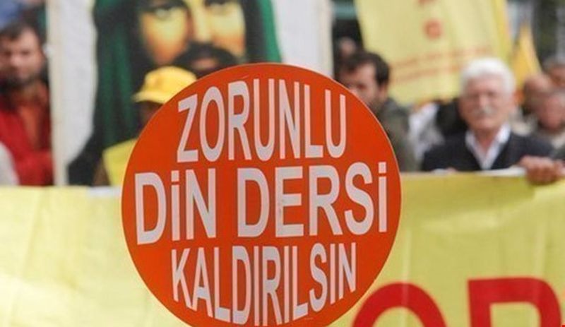 Zorunlu din dersinin kaldırılması için kampanya başlatıldı