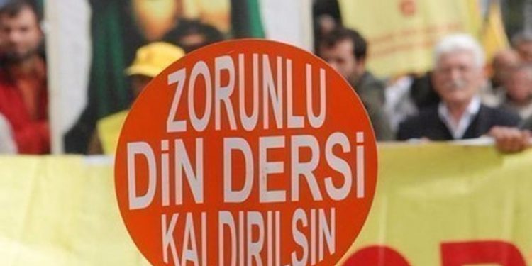 Zorunlu din dersinin kaldırılması için kampanya başlatıldı