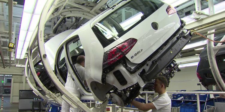 Çip ve tedarik sıkıntısı Volkswagen’ı vurdu: Satışlar yüzde 4,5 düştü