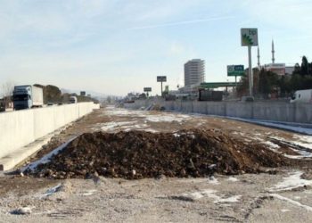 Ödeme alamayan müteahhit iş makinelerini toplayıp gitti