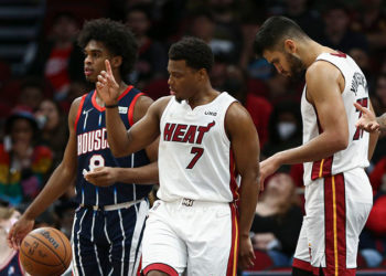 Ömer Faruk "double-double" yaptı; Miami, Alperen Şengünlü Houston'ı deplasmanda devirdi