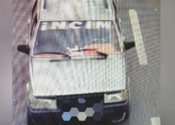 Ön camdaki 'İncim' yazısı, hırsızları yakalattı