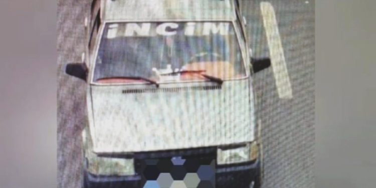 Ön camdaki 'İncim' yazısı, hırsızları yakalattı