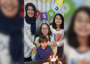 Üç çocuk annesi öğretmen Elif Çelik, gece vakti evinden alınıp cezaevine götürüldü