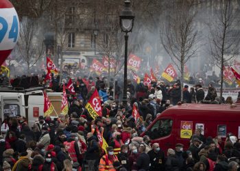 İHA: Fransa’da enflasyon nedeniyle alım gücü düşen halk sokağa indi