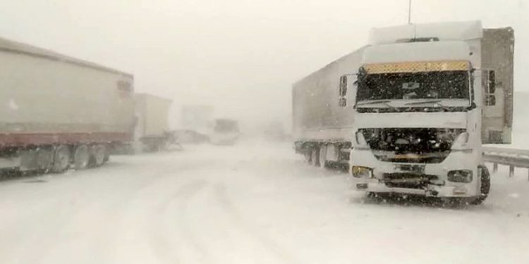 İYİ Parti: Kuzey Marmara yolu 17 saat kapalı kaldı, affedilecek gibi değil