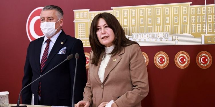 İYİ Parti'den Öğretmenlik Kanunu Teklifi'ne tepki: Geri çekilmeli