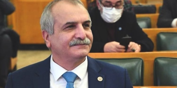 İYİ Partili Çelik'ten CHP'li belediye başkanlarına eleştiri