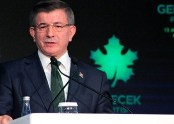 'İktidar aramızda ihtilaf çıkarmaya çalışıyor' diyen Davutoğlu seçim için tarih verdi