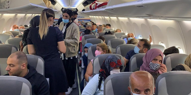 İktidar kararsız; uçakla şehirler arası seyahatte PCR zorunluluğu yeniden getirildi