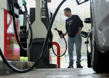 İktidarın ‘fedakarlıkları’ sürüyor: Benzine 46 kuruş zam geldi