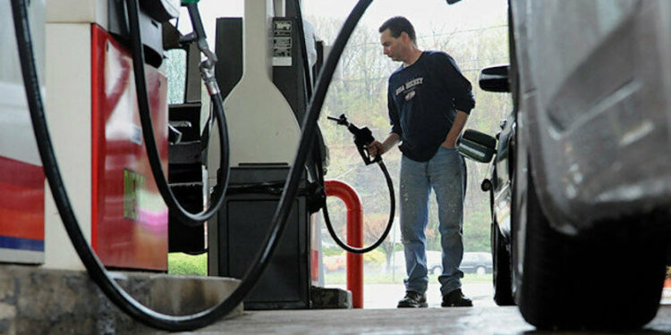 İktidarın ‘fedakarlıkları’ sürüyor: Benzine 46 kuruş zam geldi