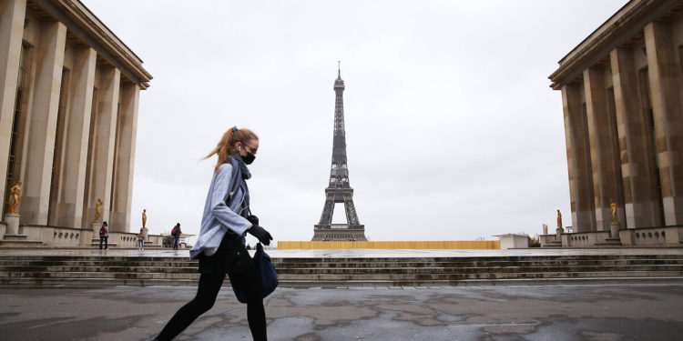 İngiltere, Fransa ve Yunanistan’da günlük vaka rekoru