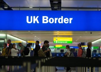 İngiltere ülkeye giriş öncesi ve sonrası PCR testlerini kaldırıyor