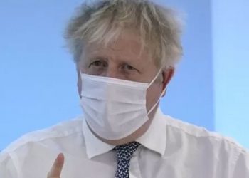 İngiltere'de Covid kısıtlamaları sürerken Başbakan Johnson için doğum günü partisi düzenlendiği ortaya çıktı