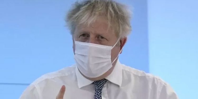 İngiltere'de Covid kısıtlamaları sürerken Başbakan Johnson için doğum günü partisi düzenlendiği ortaya çıktı