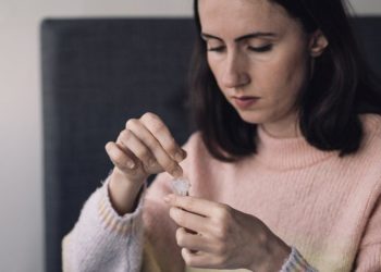 İngiltere'de hızlı testi pozitif çıkan asemptomatik Covid hastalarının PCR testi zorunluluğu kalkıyor