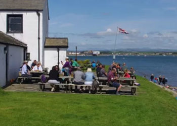 İngiltere'de ıssız bir adanın pubını işletecek 'kral' ya da 'kraliçe' aranıyor