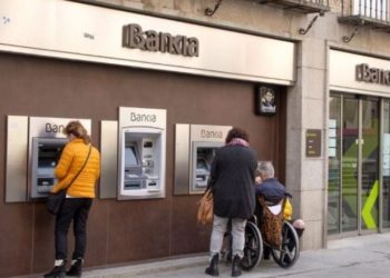 İspanya'da yaşlılar teknoloji ağırlıklı banka hizmetlerini protesto etti