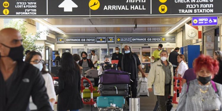 İsrail Omicron'a rağmen "kırmızı" listesini boşaltıyor