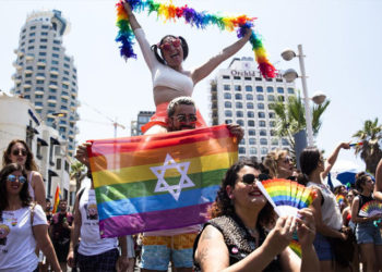 İsrail eşcinsel çiftlerin taşıyıcı anne yoluyla çocuk sahibi olmalarının önünü açtı