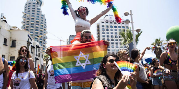 İsrail eşcinsel çiftlerin taşıyıcı anne yoluyla çocuk sahibi olmalarının önünü açtı